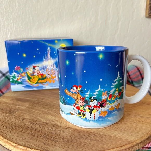 Vintage Disneyland Paris Christmas mug - Picture 2 of 3